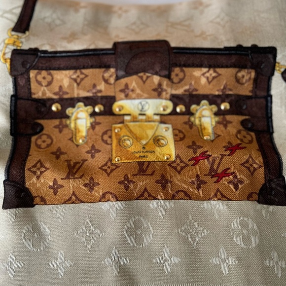 Louis Vuitton Monogram Shawl/Scarf/Wrap - Picture 3 of 9